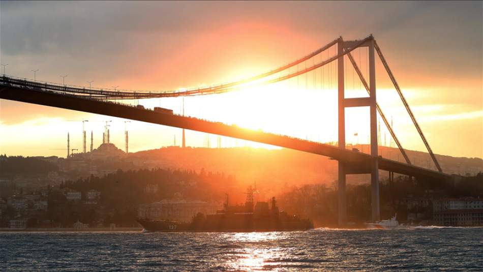 Montrö Sözleşmesi, Askeri Gemilerin Boğazlardan Geçişine İzin Veriyor