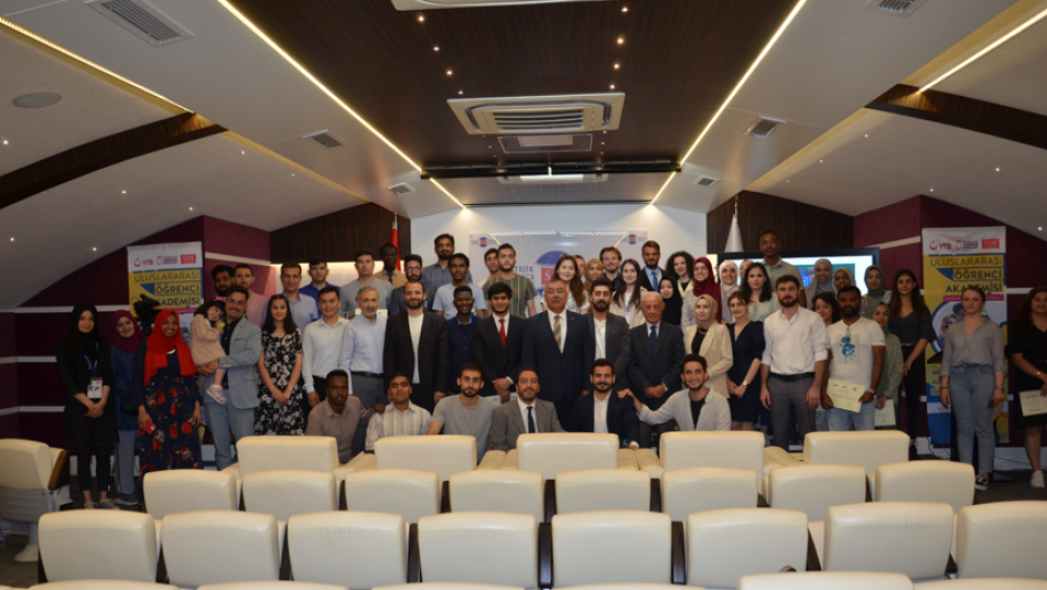YTB ve SDE İş Birliği ile Düzenlenen "Uluslarası Diplomasi Okulu" İkinci Mezunlarını Verdi