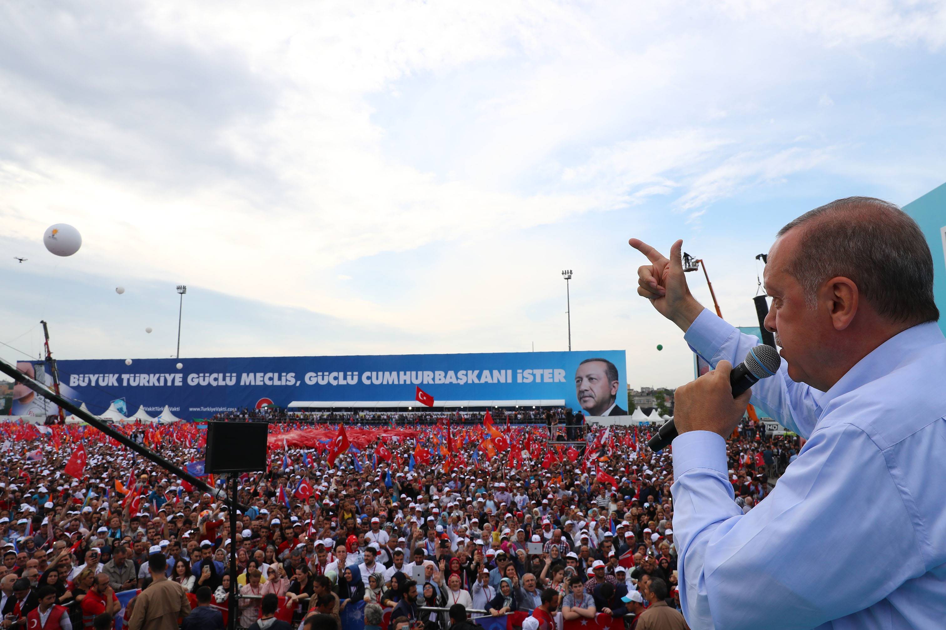 Cumhurbaşkanı Erdoğan Yenikapı'da "Büyük İstanbul Mitingi"nde konuştu.