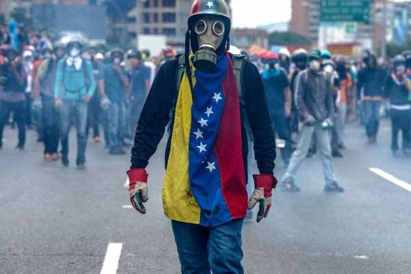 AB Venezuela halkına 40 milyon dolar yardım sözü verdi