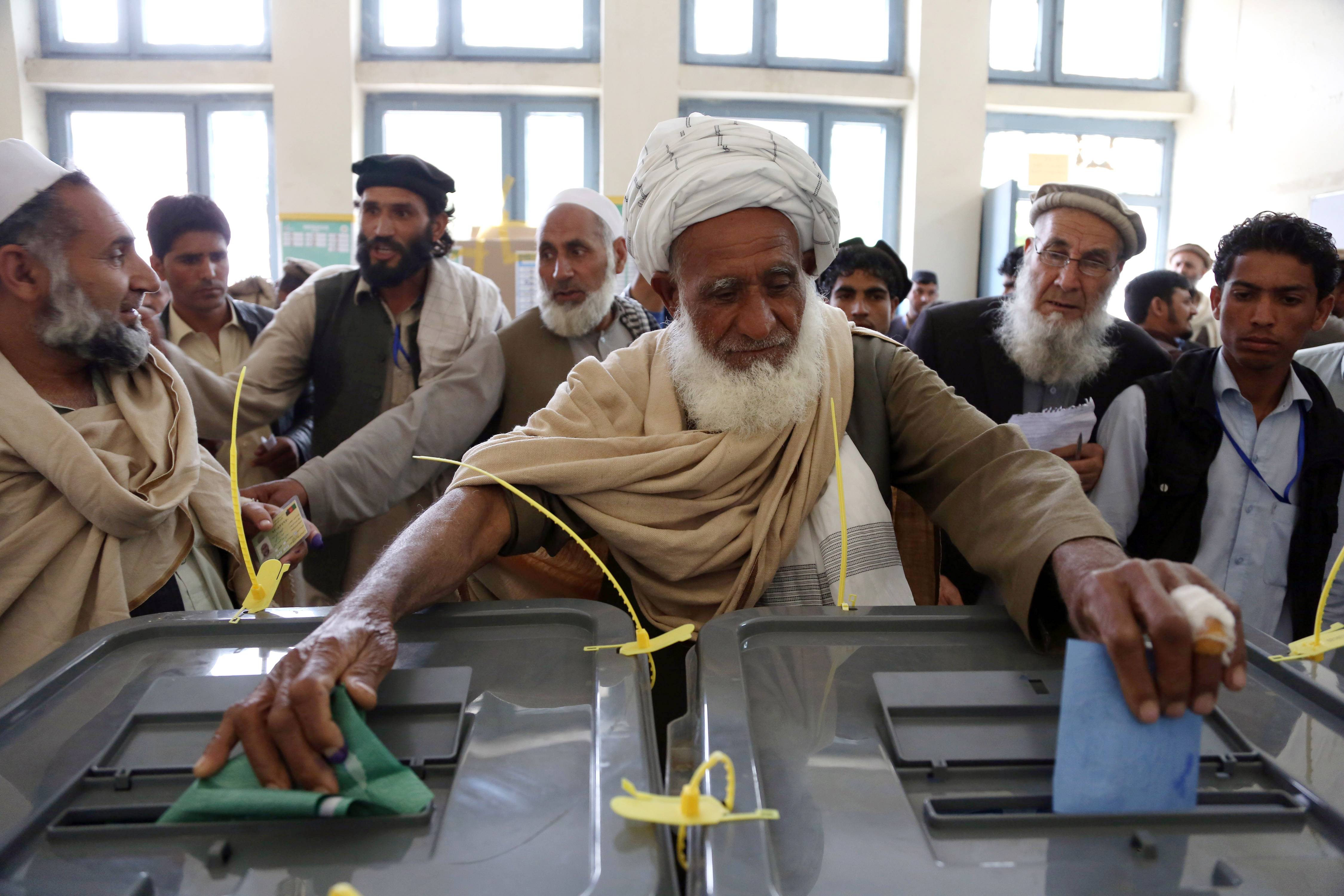 Afganistan'da halk sandık başında