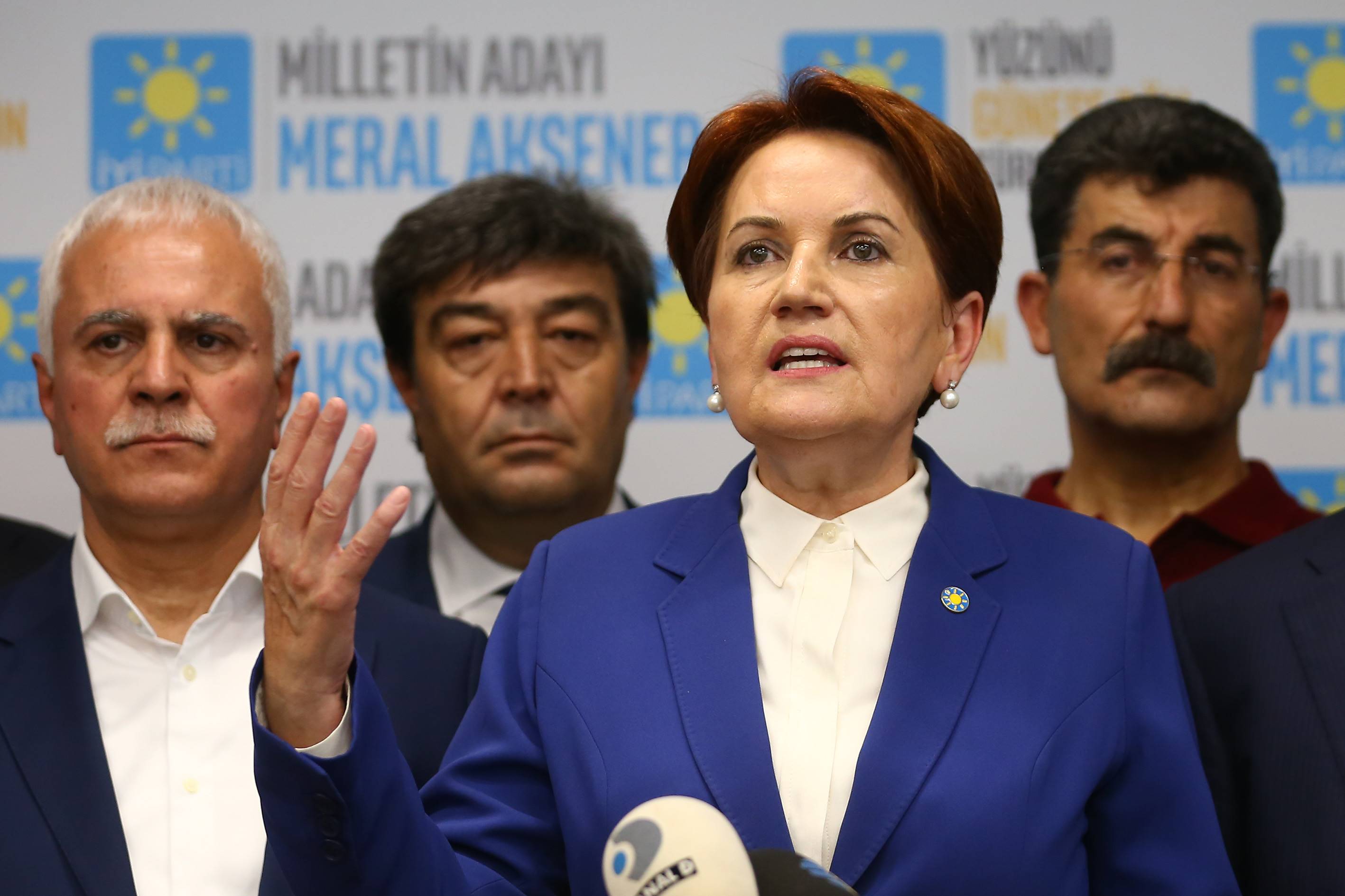 Akşener, Başkanlık Divanı'nı topladı