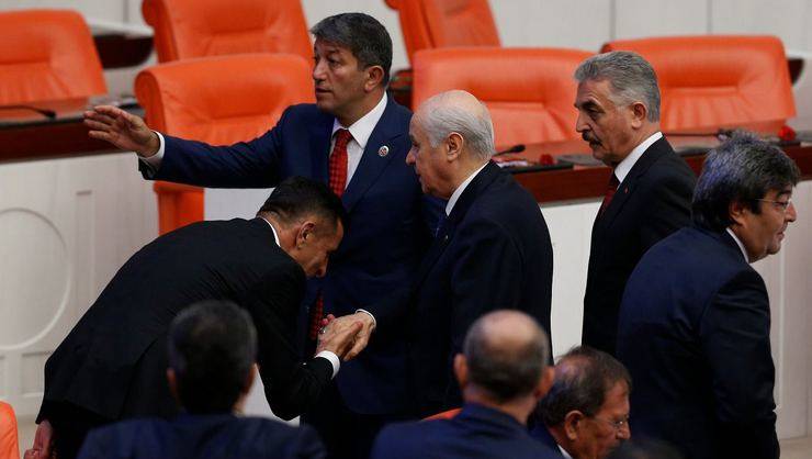 İYİ Parti'li isim Bahçeli'nin daveti üzerine MHP'ye geçti