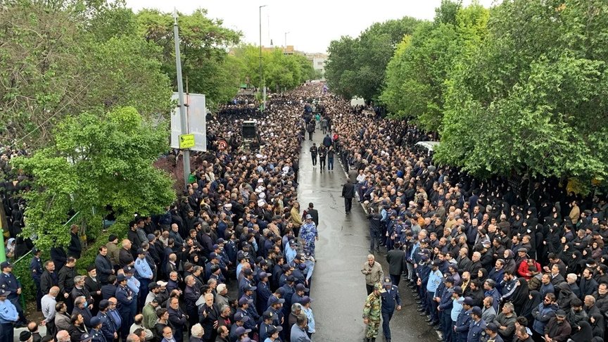 İran Cumhurbaşkanı İbrahim Reisi'nin Cenaze Töreninde İzdiham Yaşandı