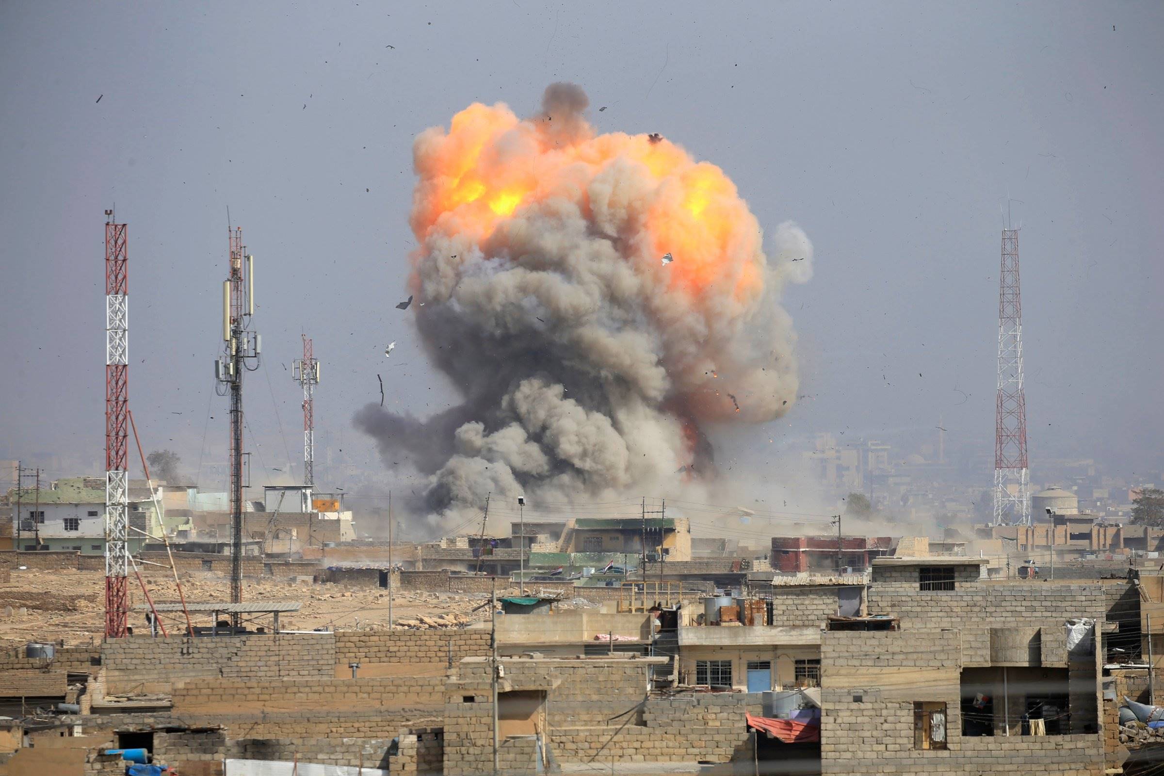 Rakka'da ABD ve YPG-PKK'lıların toplantı yaptığı sırada bomba patladı