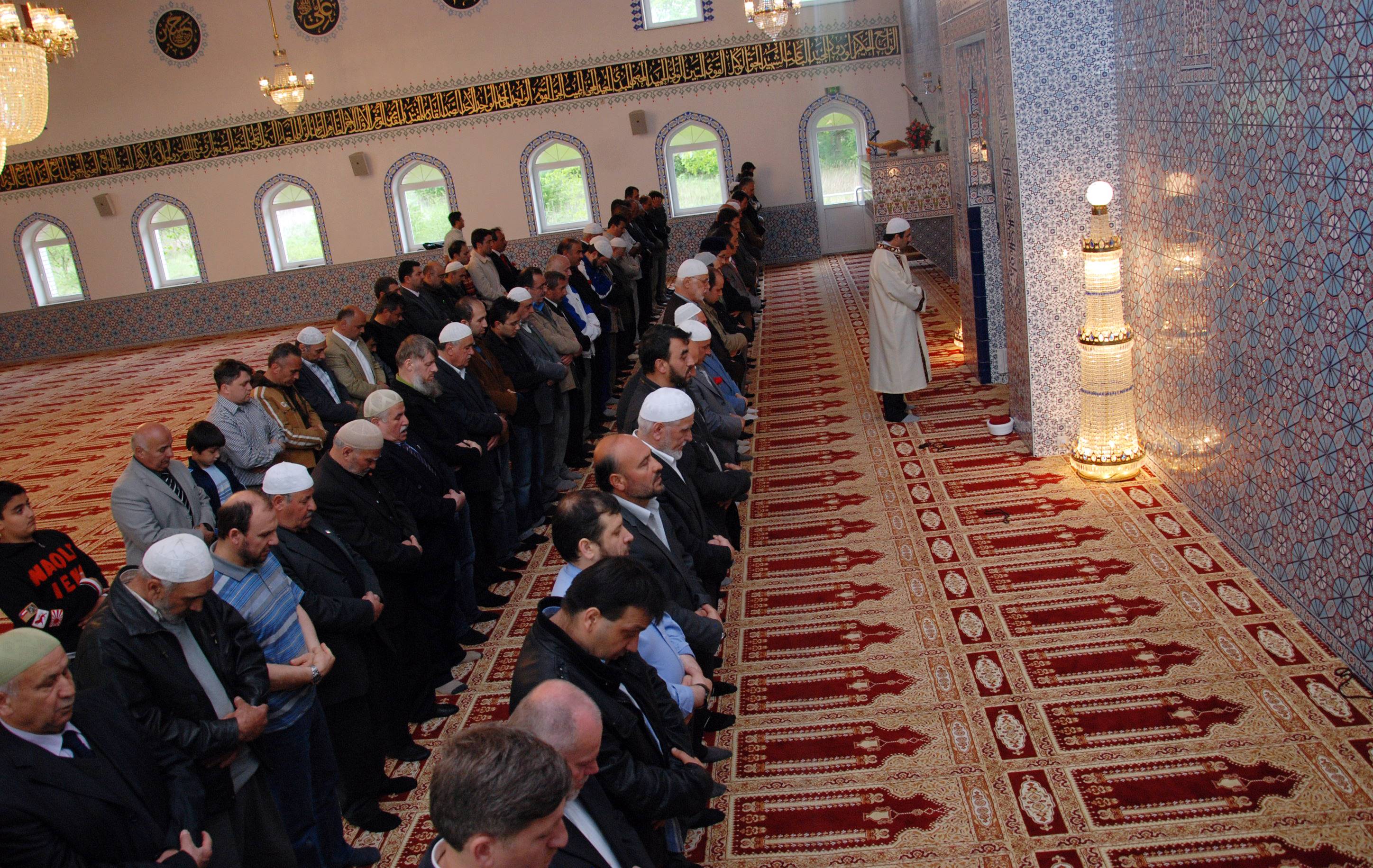 Almanya'da Camiler İç İstihbarat Tarafından İzleniyor