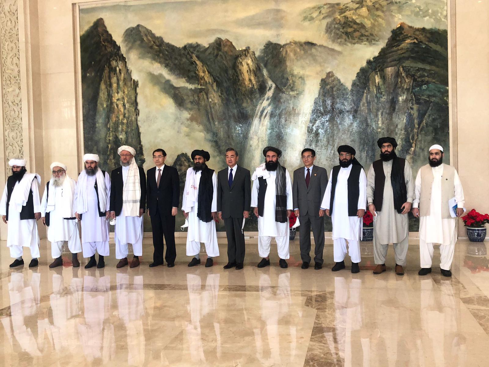 Taliban Heyeti Çin Dışişleri Bakanı Wang Yi İle Görüştü