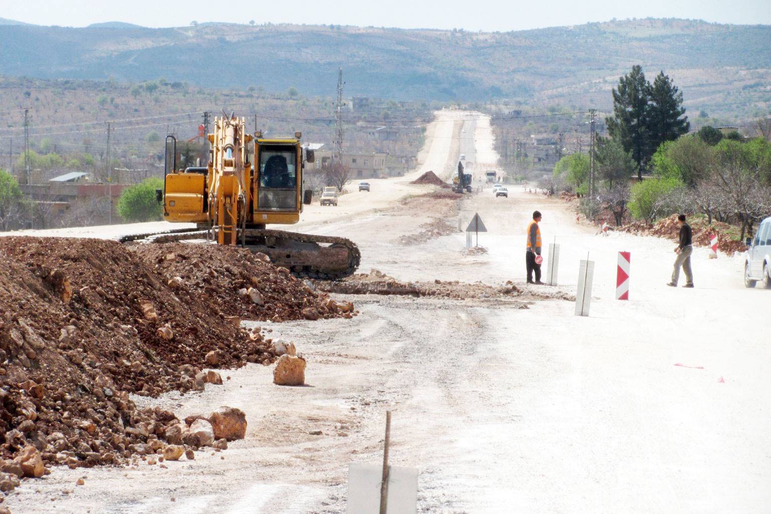 Türkiye Suriye'de Menbiç'e kadar duble yol inşa etmeye başladı