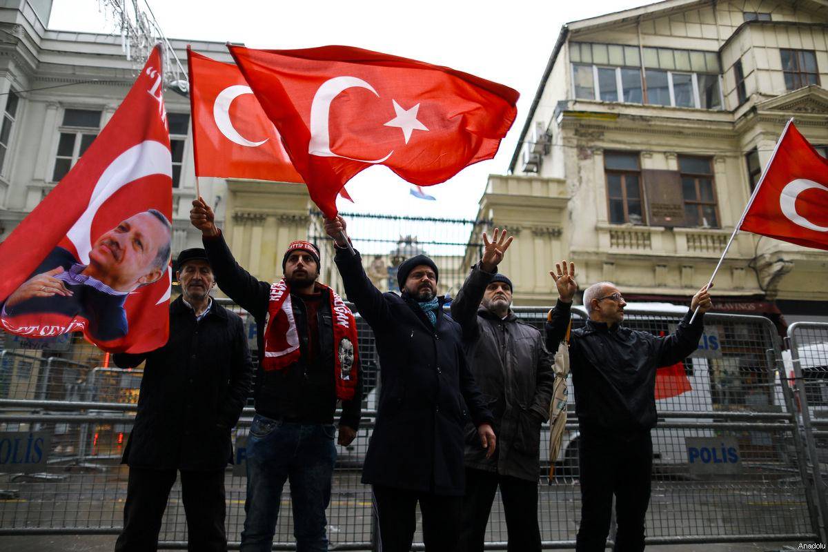 Hollanda: "Ülkedeki Türkler giderek daha çok dindarlaşıyor"