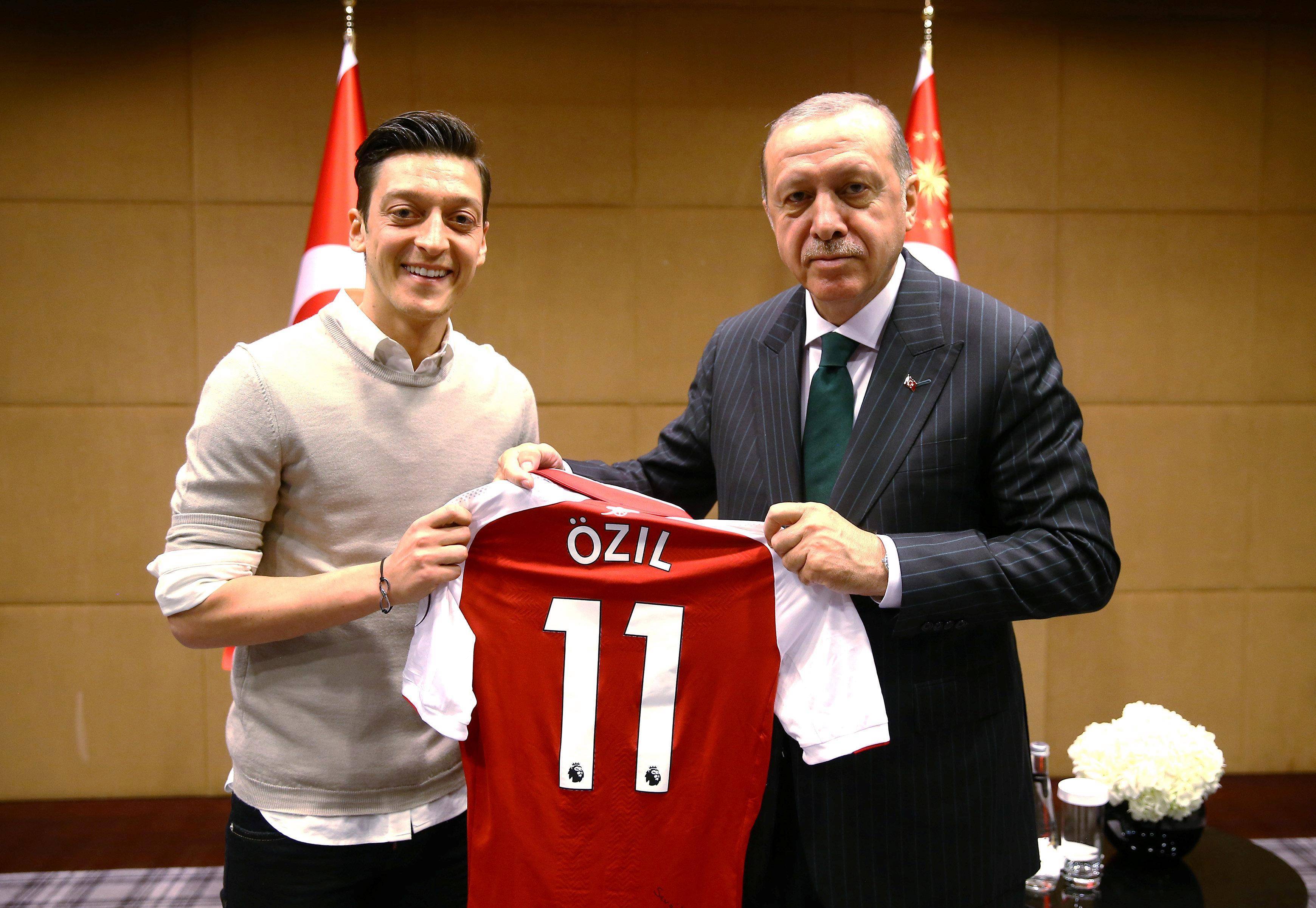 Mesut Özil ırkçılık yüzünden Alman milli takımını bıraktı