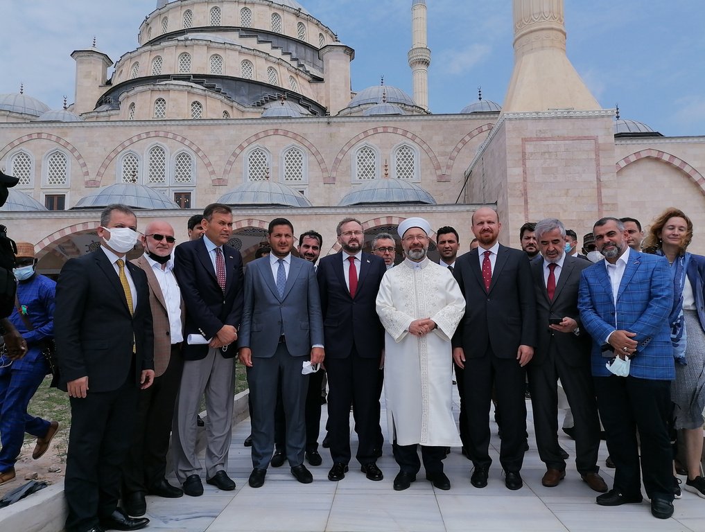 Türkiye tarafından inşa edilen Gana Millet Cami ve Külliyesi ibadete açıldı