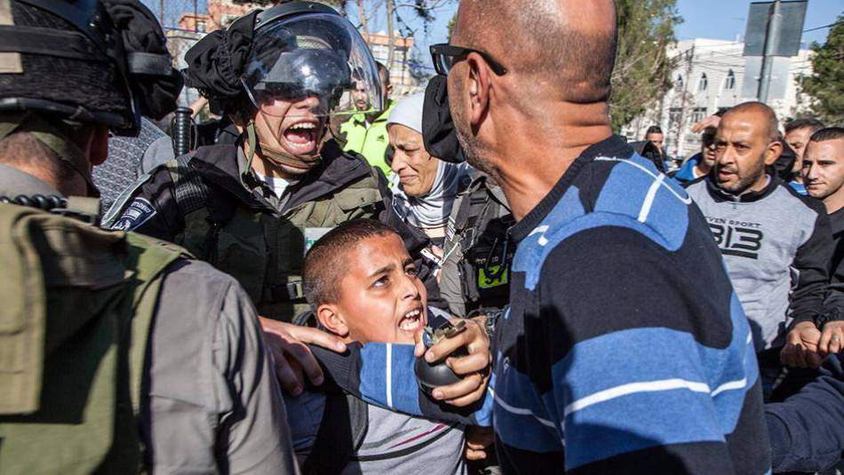 10 yaşındaki çocuk İsrail askerleri tarafından gözaltına alındı