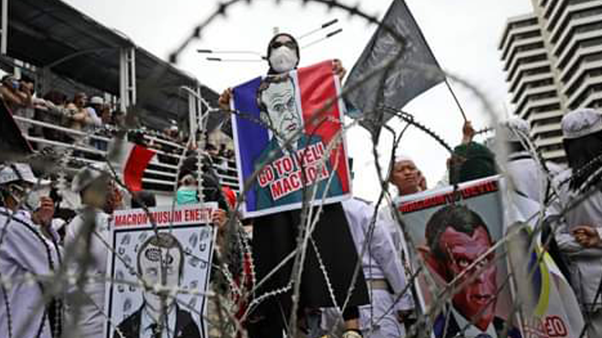 Endonezya'da Macron Protesto Edildi