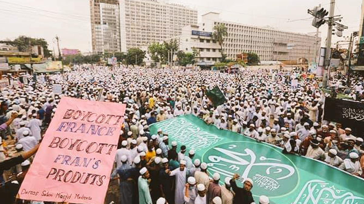 Bangladeş'te 10 Binlerce Kişi Fransa Karşıtı Miting Düzenledi