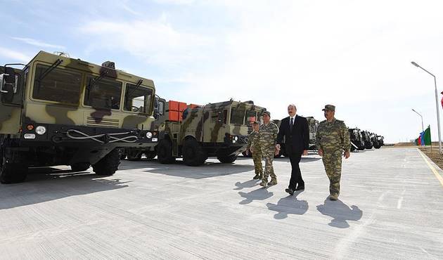 Azerbaycan uzun menzilli füzeler için yeni kışla açtı