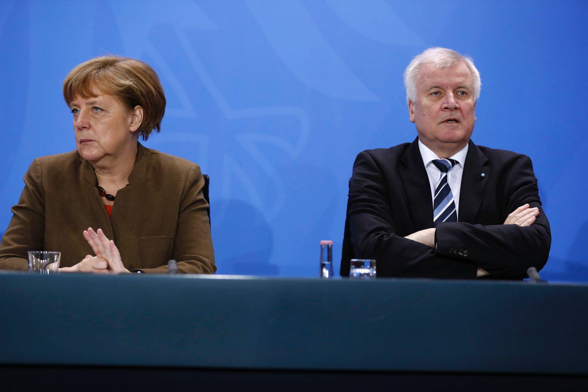 Merkel ve Seehofer sığınmacı konusunda anlaştı