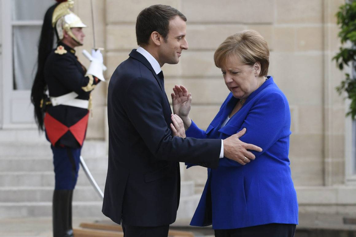 Almanlar Macron'a Merkel'den çok güveniyor