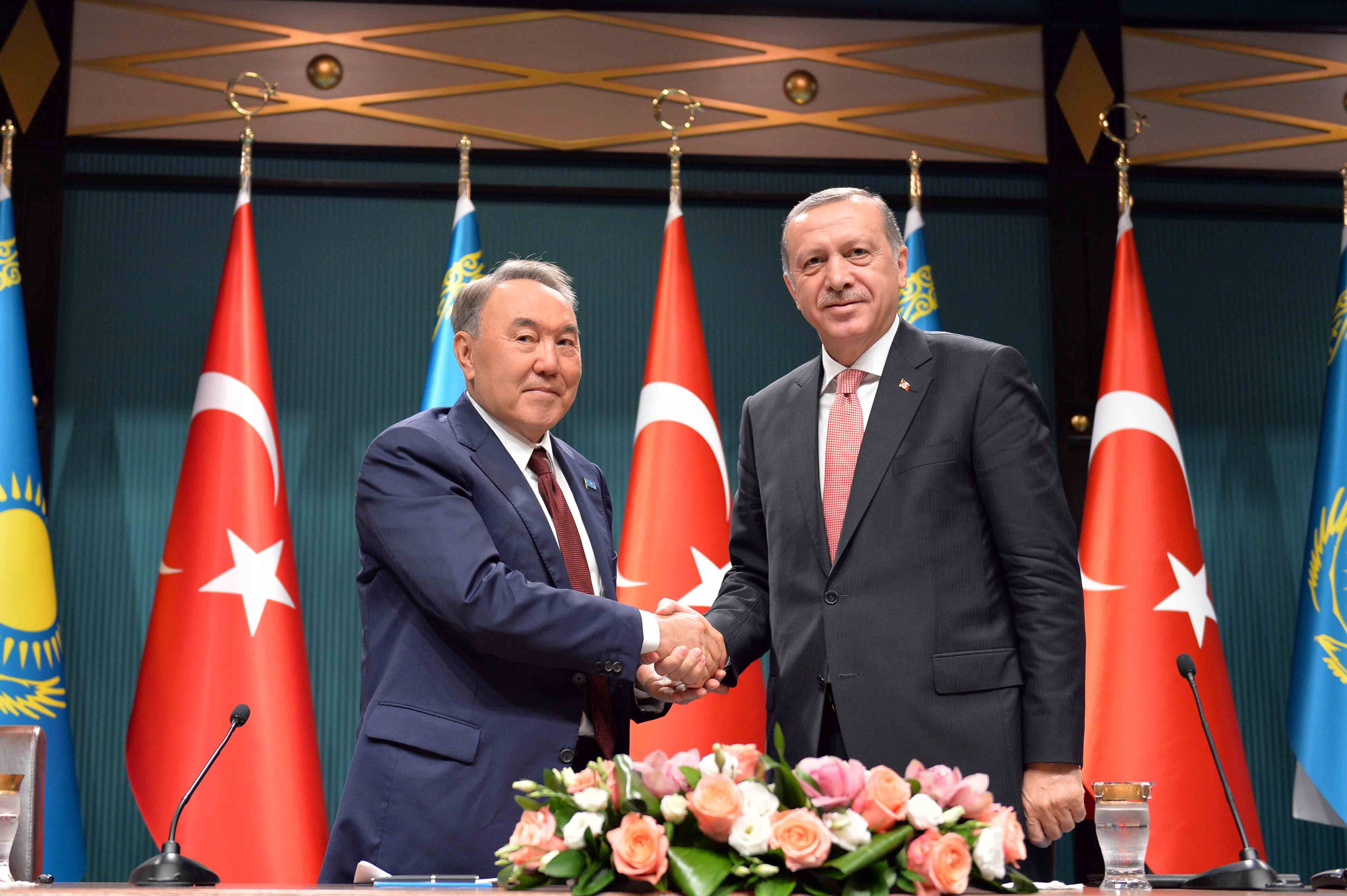 Erdoğan'la Nazarbayev arasında imzalar atıldı