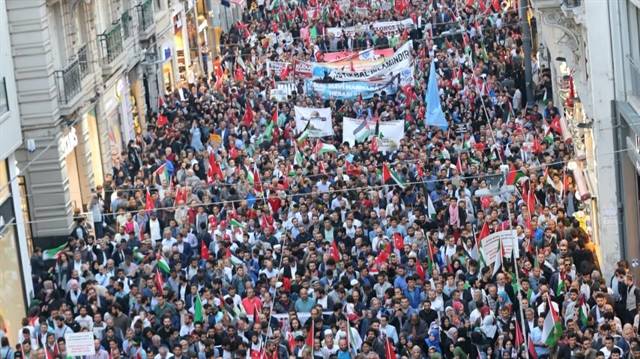 İstanbul'da binlerce kişi Kudüs için ayakta