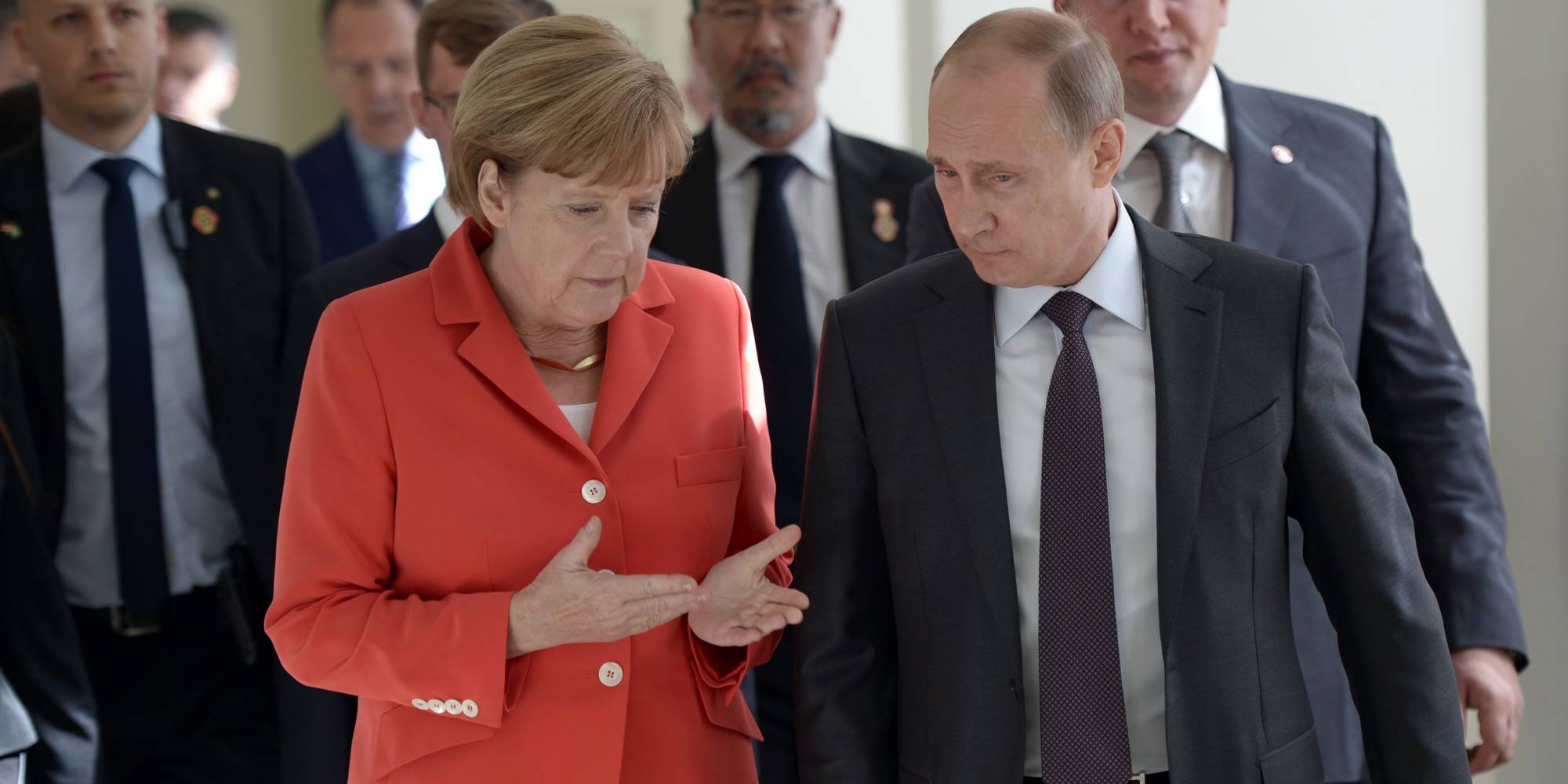 Putin ve Merkel Suriye ve Ukrayna'yı Görüştü