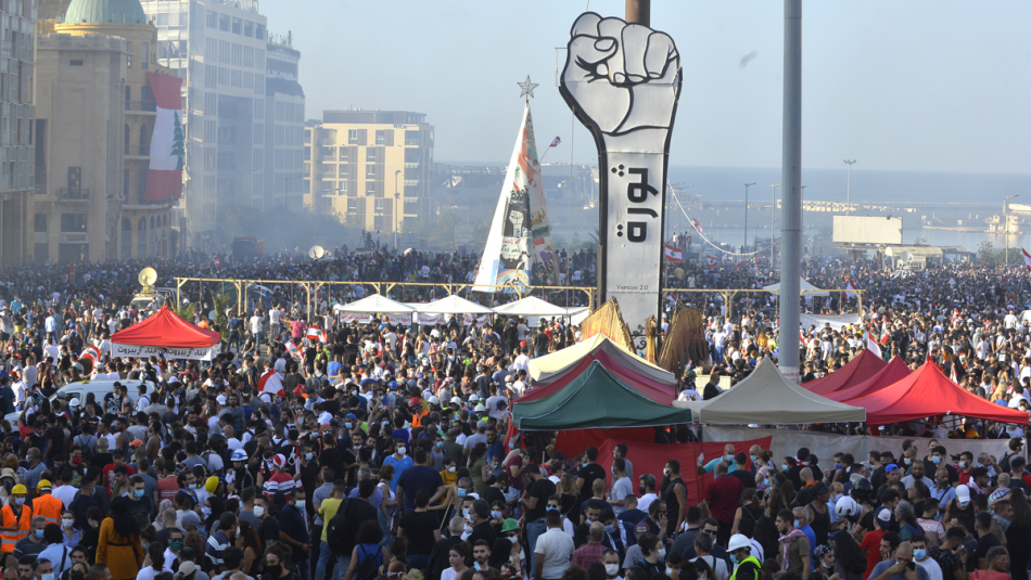 Lübnanlılar Beyrut Limanı'ndaki Patlamadan Sorumlu Tuttukları Yetkilileri Protesto Etti