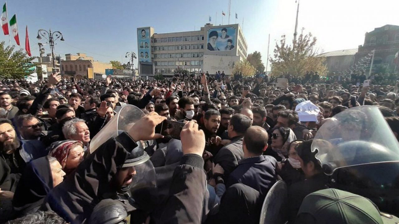 Tebriz'de Halk, İran'ın Ermenistan'a Desteğini Protesto Etti