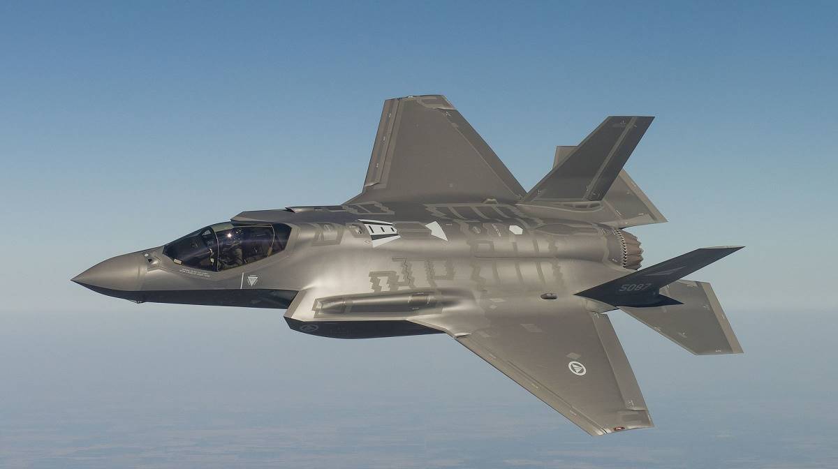 Türkiye'nin ilk F-35 savaş uçağının testleri sürüyor