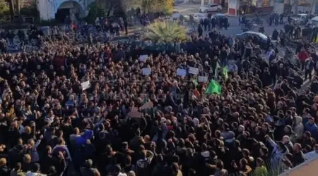 Lazkiye'de Şiiler ve Sünniler Protesto Yaptı: Ali de Bizim Ömer de