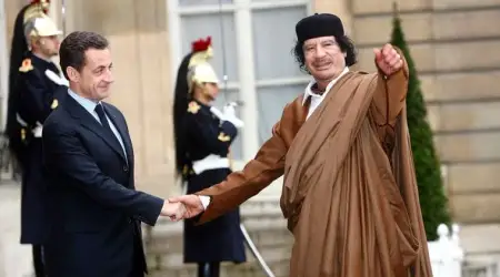 Eski Fransa Cumhurbaşkanı Sarkozy, Eski Libya Lideri Kaddafi’den Yardım Aldığı Gerekçesiyle Yargılanıyor