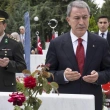 Hulusi Akar 15 Temmuz şehitlerinin mezarlarını ziyaret etti