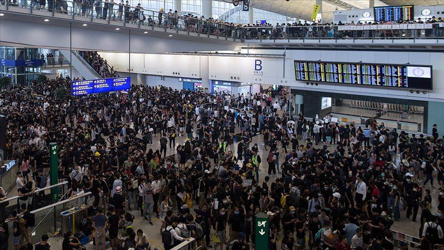 Hong Kong'ta Uçuşlar İptal Edildi