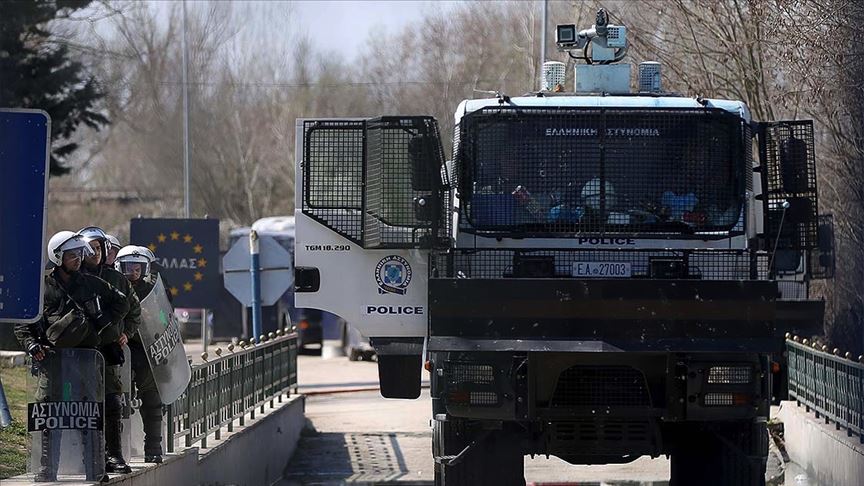 Yunan polisi, Kovid-19 Salgınından Faydalanarak Sığınmacıları Zorla Türkiye'ye Gönderiyor  