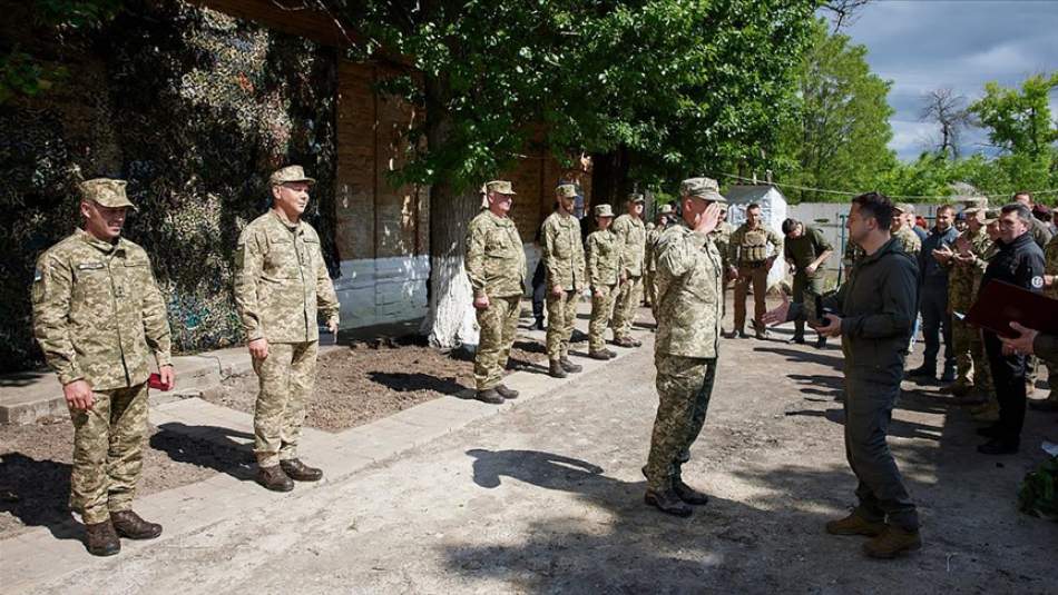 Ukrayna Devlet Başkanı Zelenskiy, Donbas Cephesini Ziyaret Etti