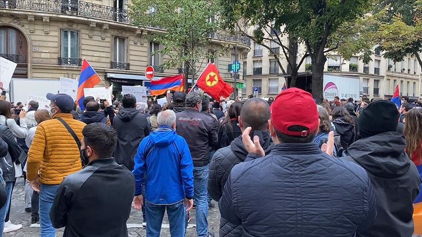  Paris’te Terör Örgütü PKK Yandaşları ve Ermeniler Birlikte Gösteri Düzenledi