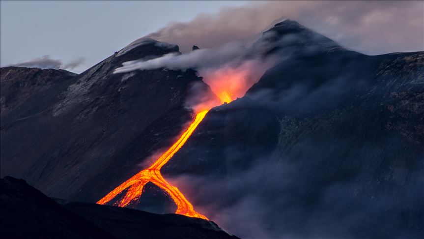 Etna Yanardağı Yine Faaliyete Geçti