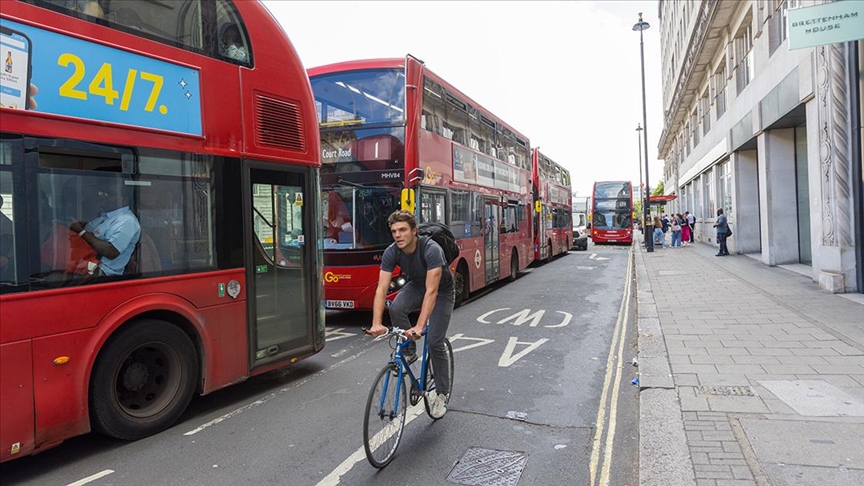 Londra'da Metro Çalışanları ve Otobüs Şoförleri Grev Yaptı