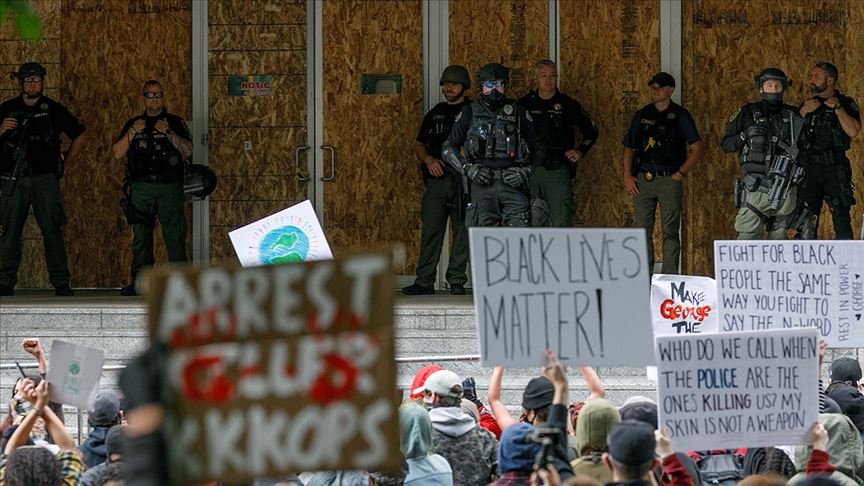 ABD'nin Portland Kentinde Polis Irkçılık Karşıtı Protestoları 'Yasa Dışı' İlan Etti