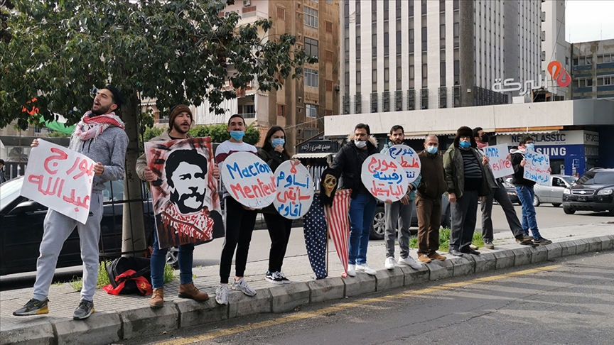 Lübnan'da Fransa Büyükelçisi Protesto Edildi