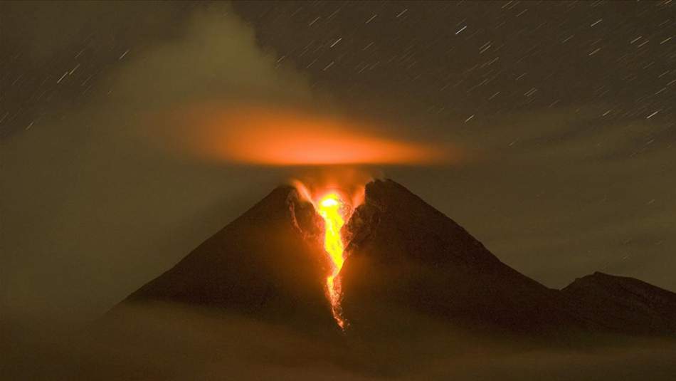 Endonezya'da Merapi Yanardağı'nda Patlama