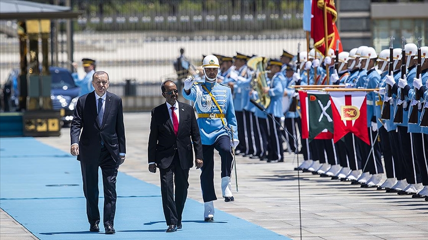 CB Erdoğan, Somali CB Hasan Şeyh Mahmud'u Resmi Törenle Karşıladı