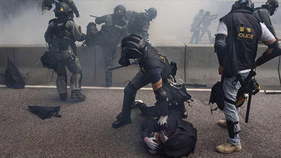 Hong Kong'da Protestolar Sürüyor