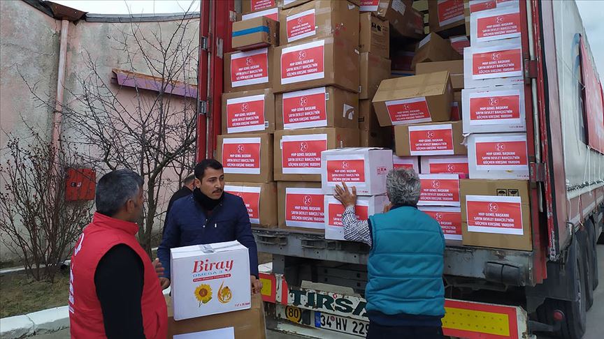 MHP'nin Yardım Tırı Sığınmacılara Ulaştı