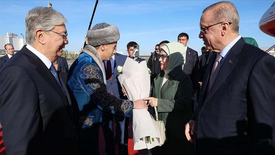 Kazakistan'da Cumhurbaşkanı Tokayev, Erdoğan'ı Resmi Törenle Karşıladı