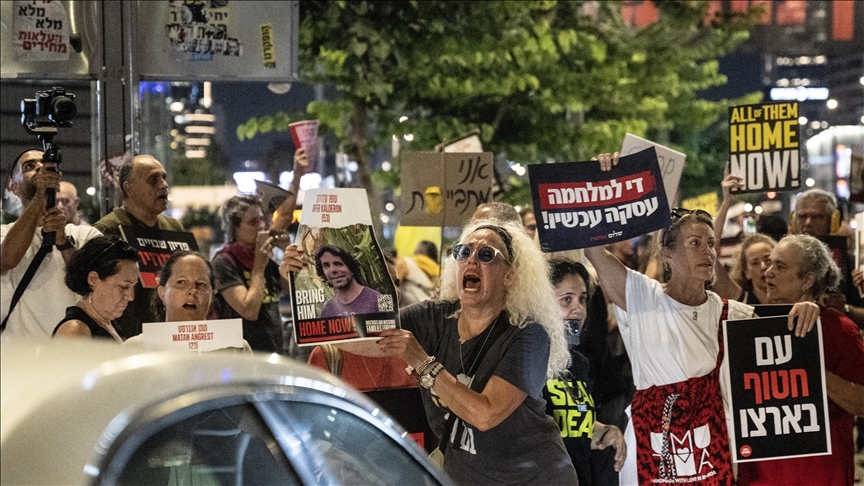 İsrailli Esirlerin Yakınları Tel Aviv'de Gösteri Düzenledi