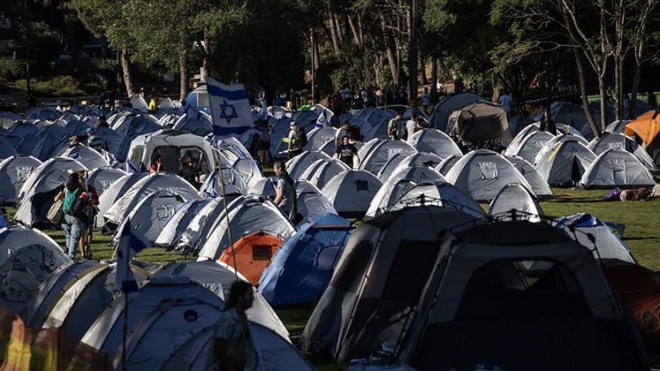 İsrail'de Yüzlerce Protestocu Yargı Düzenlemesine Karşı Meclisin Yakınına Çadır Kurdu