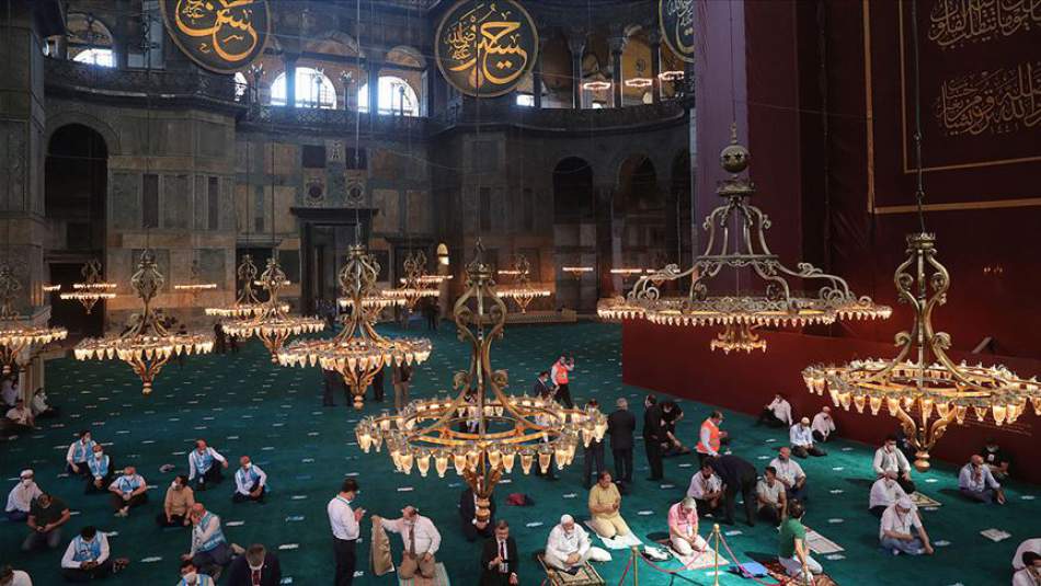 Yunanistan'da Ayasofya-i Kebir Camii'nde Cuma Namazı Kılındığı Sırada Matem Çanları Çaldı