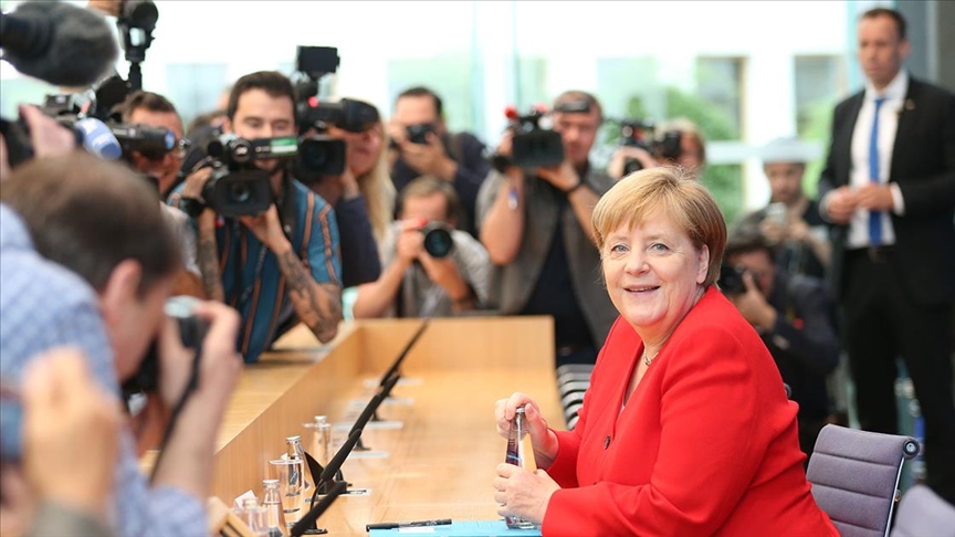 Almanya Başbakanı Merkel'in Partisi CDU Yeni Liderini Belirleyecek