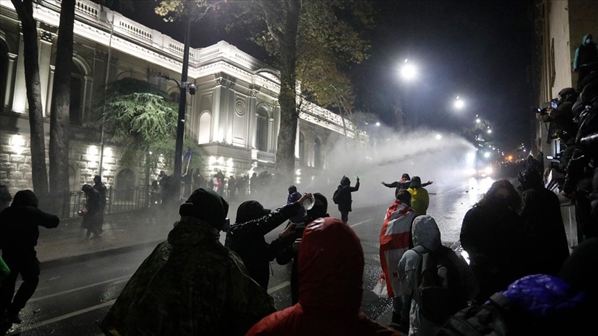 Gürcistan’da AB Yanlılarının Protestosu Devam Ederken Anayasa Mahkemesi Seçimin İptali Talebini Reddetti