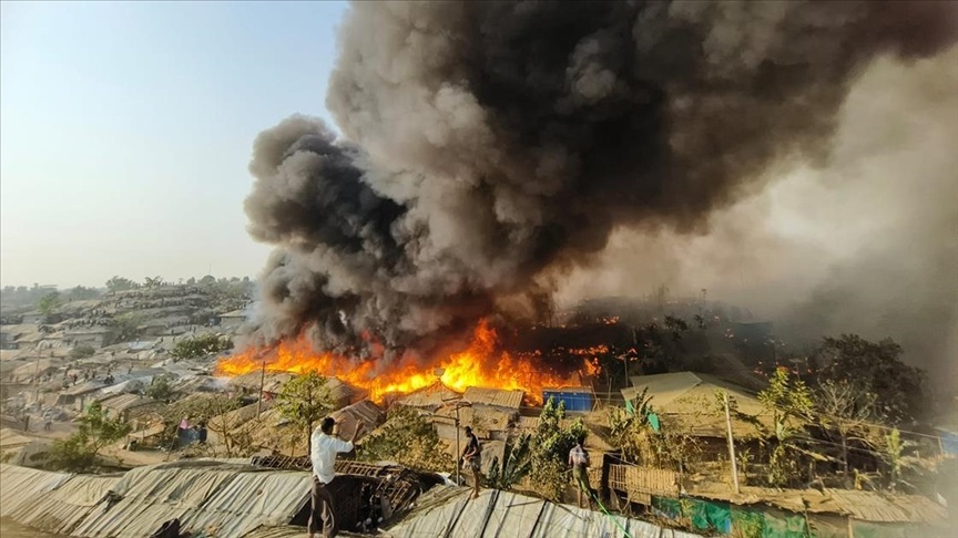 Bangladeş'te Arakanlı Müslümanların Kampında Yangın Çıktı: 12 Bin Kişi Yerinden Oldu