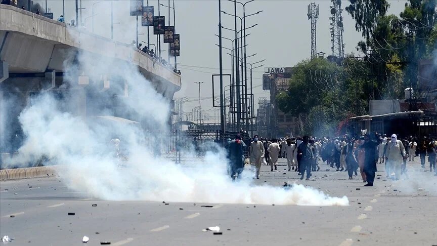 Pakistan'daki Protestolar Devam Ederken Ölenlerin Sayısı 9'a çıktı 